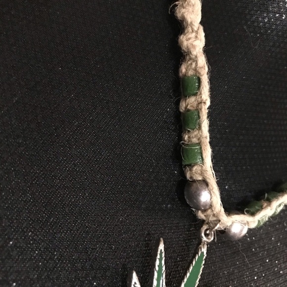 HANDMADE 100% HEMP MACRAMÉ POTLEAF NECKLACE - Picture 7 of 12